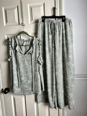Emerald Floral Wide Leg Set in Green Size Large